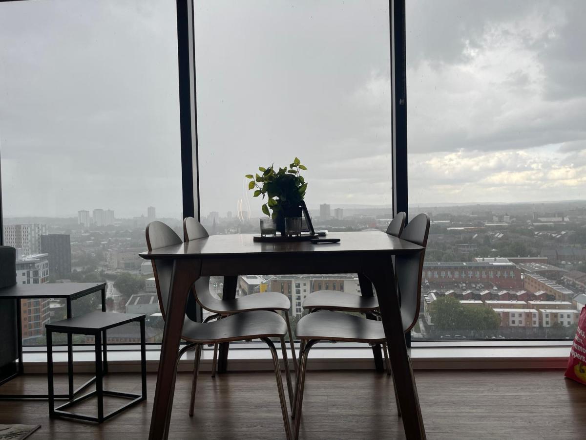 Luxury 2 Bedroom En-Suite Apartment Balcony Views Manchester Luaran gambar