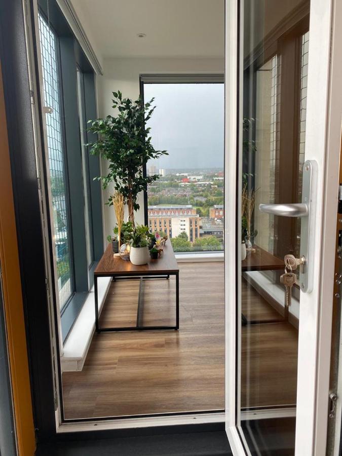 Luxury 2 Bedroom En-Suite Apartment Balcony Views Manchester Luaran gambar